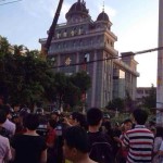 CINA: Polizia si scontra con 200 cristiani che difendono la croce della loro chiesa a Wenzhou (Video)